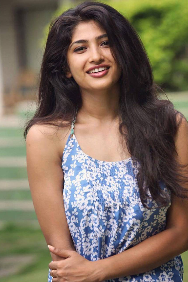 Actress Roshni Prakash Photoshoot Stills - Sakshi2
