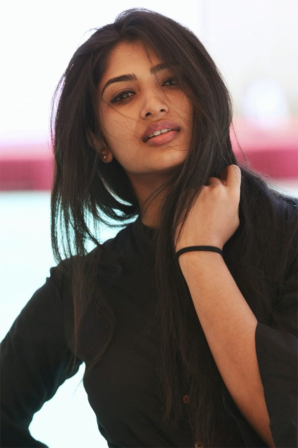 Actress Roshni Prakash Photoshoot Stills - Sakshi17
