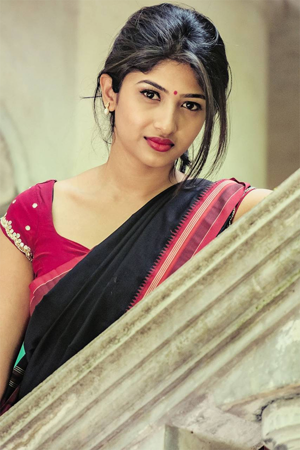 Actress Roshni Prakash Photoshoot Stills - Sakshi23