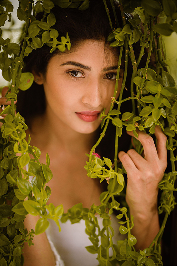 Actress Roshni Prakash Photoshoot Stills - Sakshi26