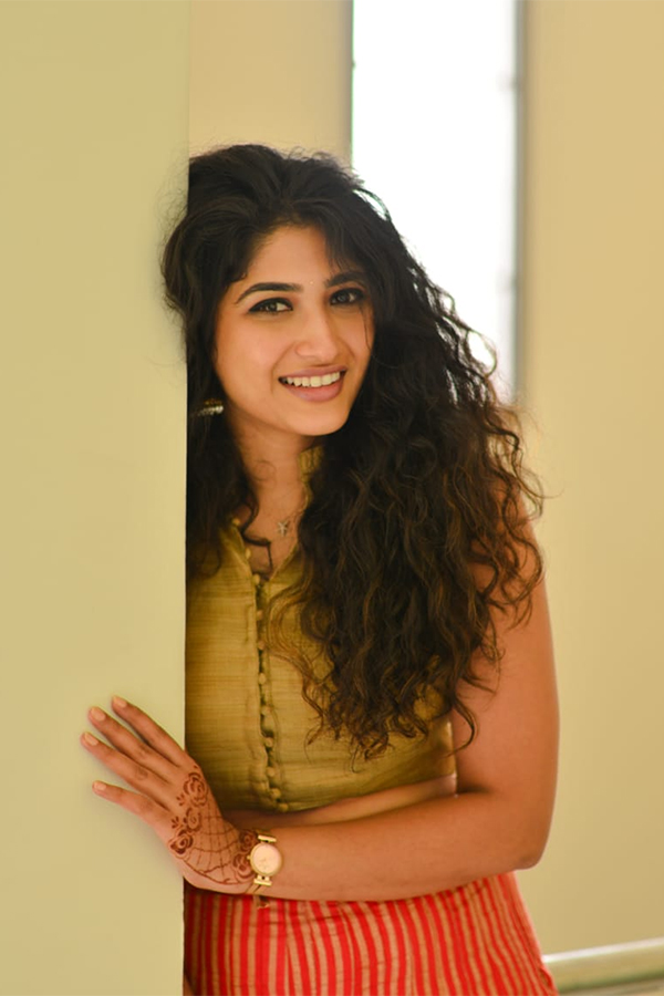 Actress Roshni Prakash Photoshoot Stills - Sakshi31