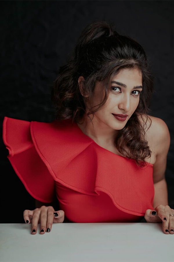 Actress Roshni Prakash Photoshoot Stills - Sakshi34