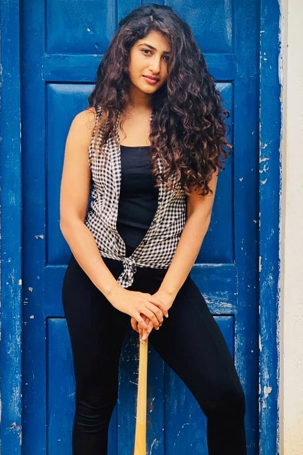 Actress Roshni Prakash Photoshoot Stills - Sakshi38
