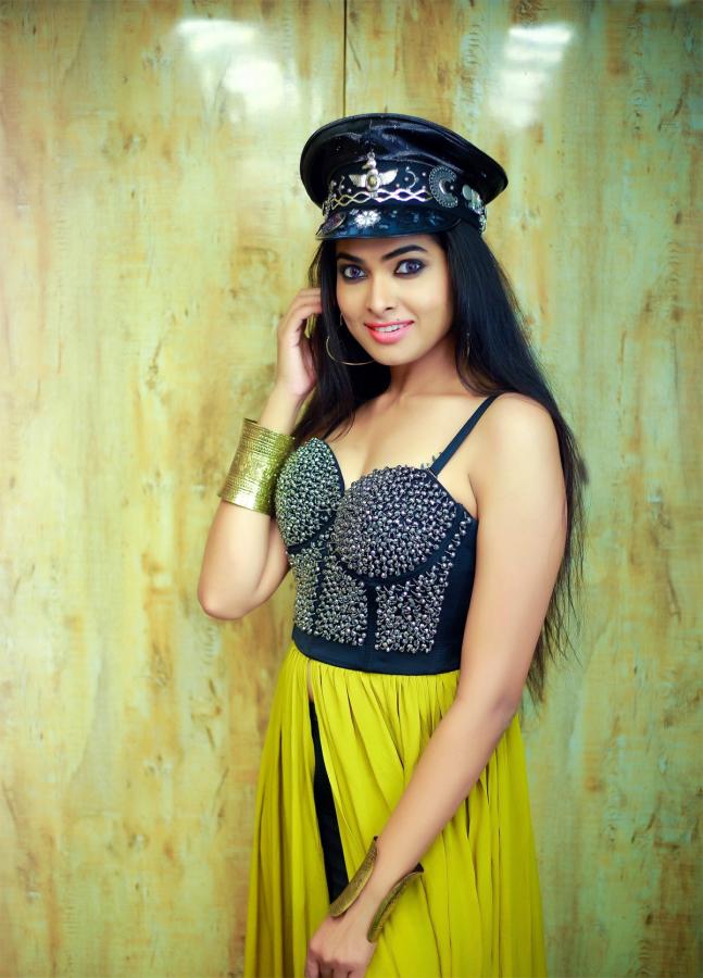 Divi Vadthya Photo Gallery - Sakshi3