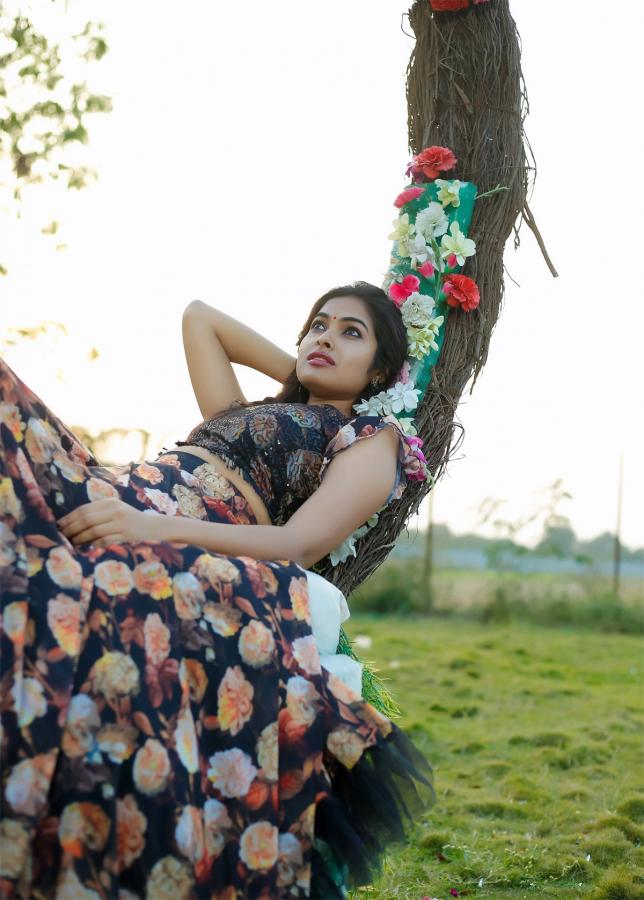 Divi Vadthya Photo Gallery - Sakshi4
