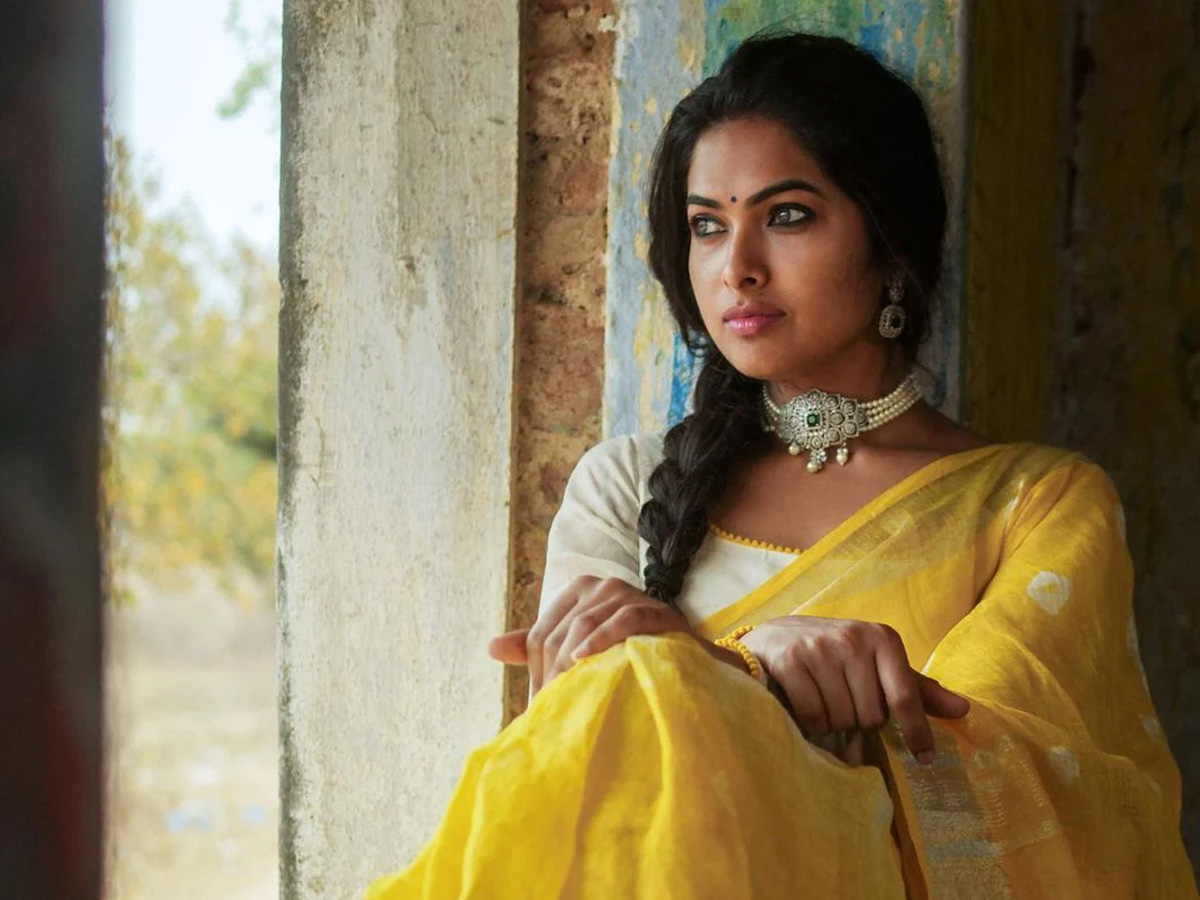 Divi Vadthya Photo Gallery - Sakshi9