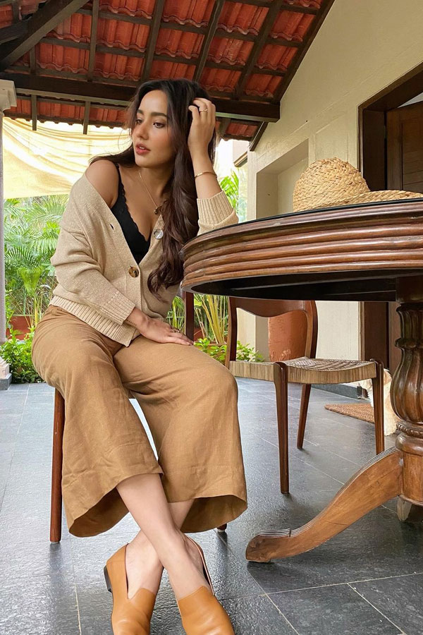 Neha Sharma Latest Photo Gallery - Sakshi25