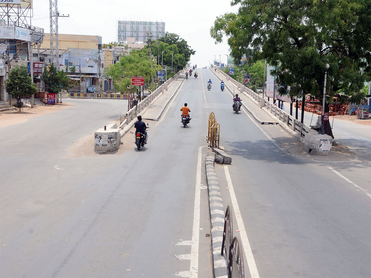 Partial curfew in Andhra Pradesh Day 3 Photo Gallery - Sakshi1