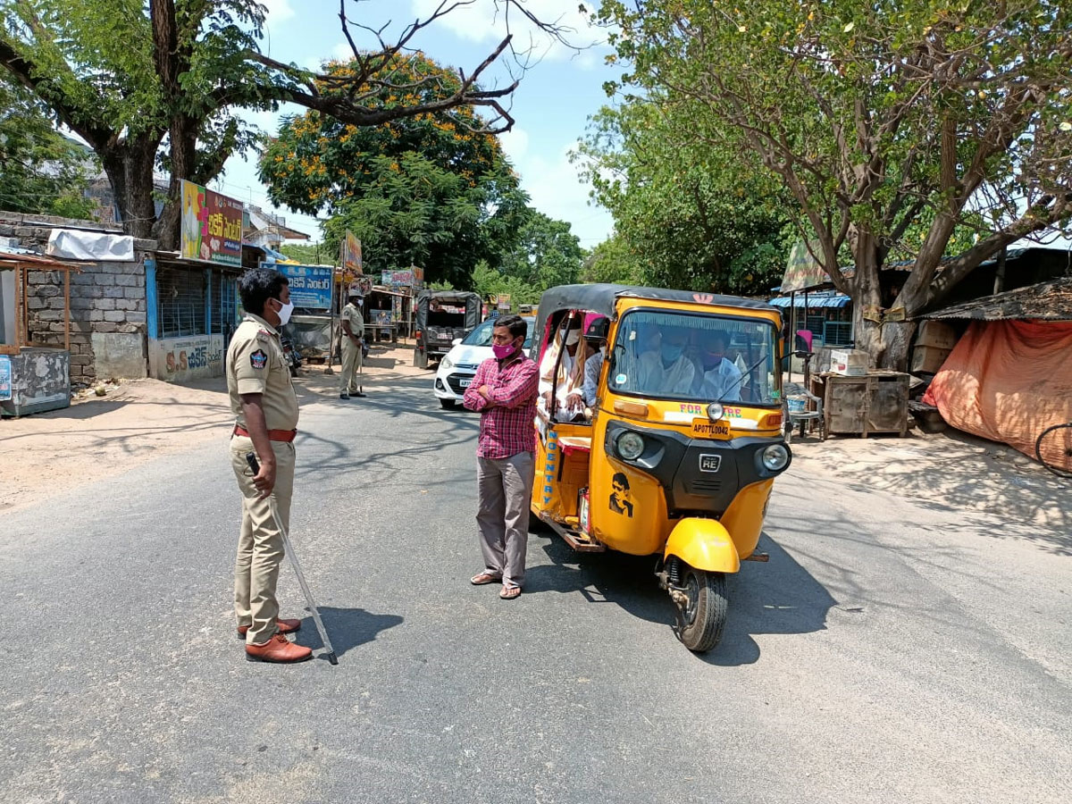 Partial curfew in Andhra Pradesh Day 3 Photo Gallery - Sakshi8
