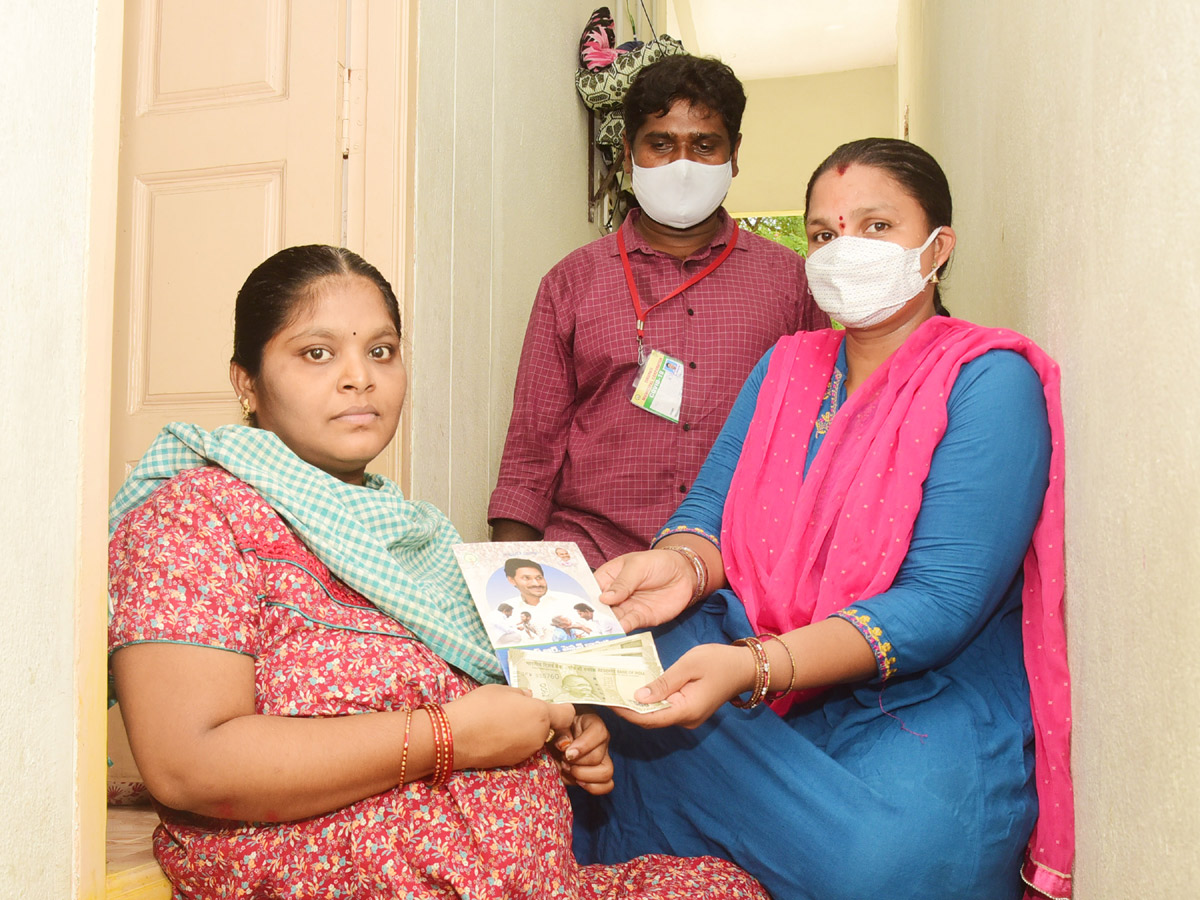  AP Volunteers Distributing Pensions To Pensioners Photo Gallery - Sakshi12
