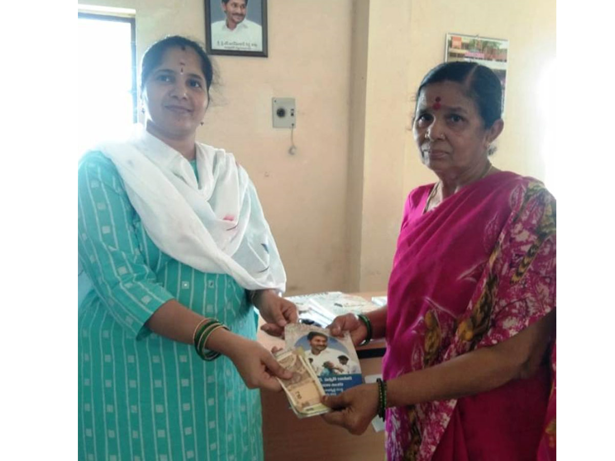  AP Volunteers Distributing Pensions To Pensioners Photo Gallery - Sakshi23