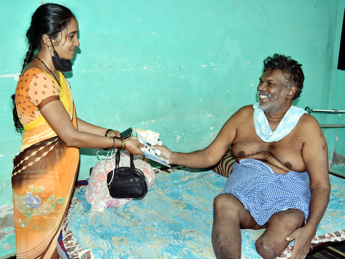  AP Volunteers Distributing Pensions To Pensioners Photo Gallery - Sakshi5