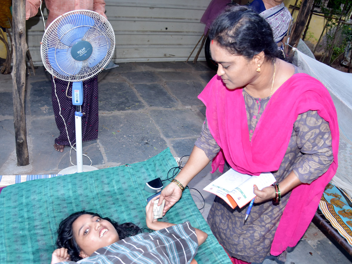  AP Volunteers Distributing Pensions To Pensioners Photo Gallery - Sakshi6