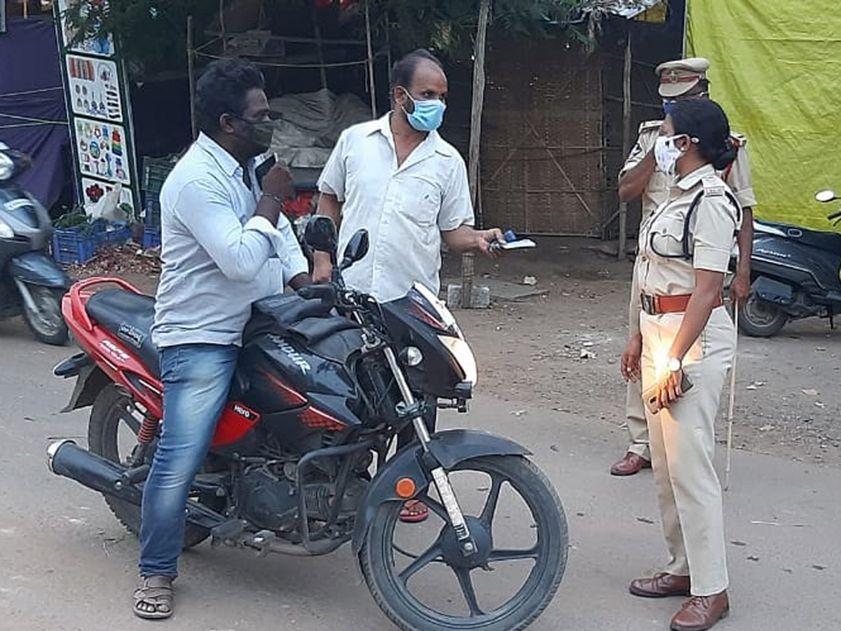 Andhra Pradesh Curfew Photos - Sakshi12