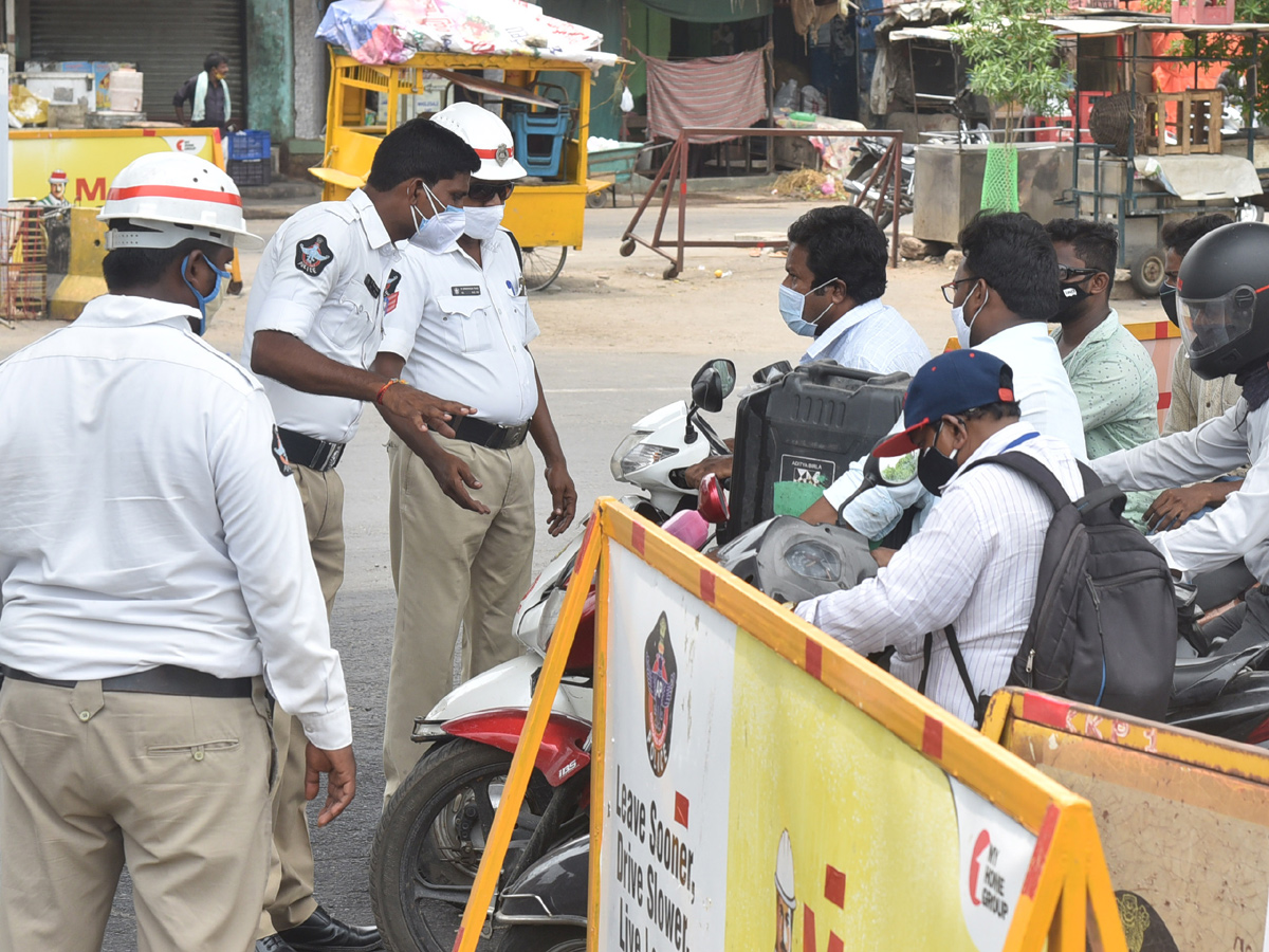 Andhra Pradesh Curfew Photos - Sakshi14