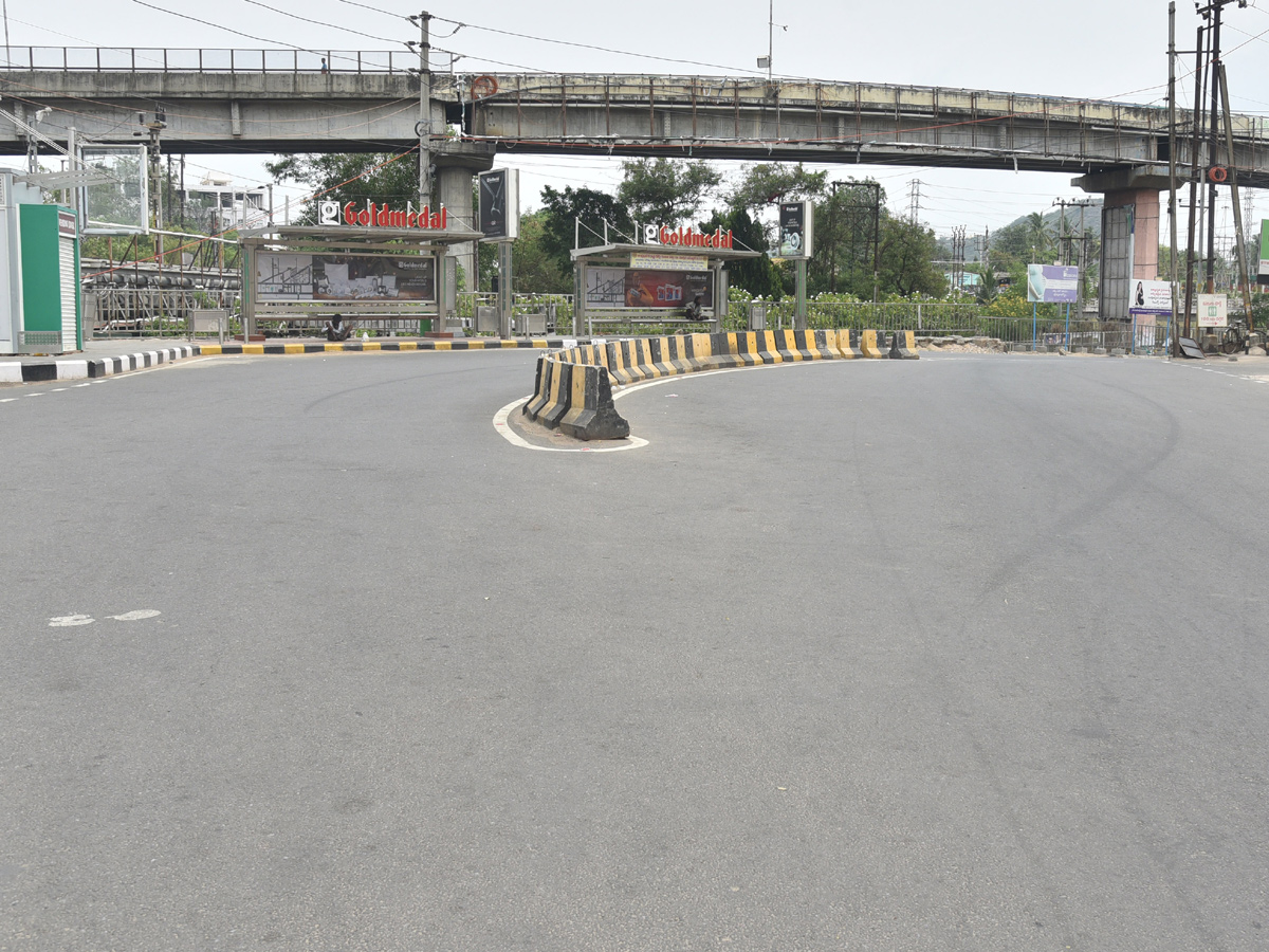 Andhra Pradesh Curfew Photos - Sakshi18