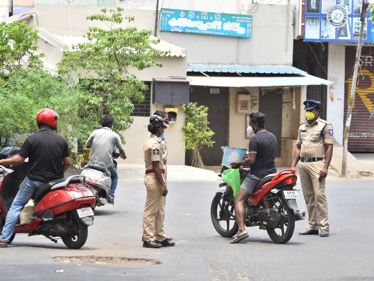 Andhra Pradesh Curfew Photos - Sakshi19