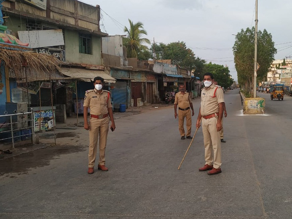 Andhra Pradesh Curfew Photos - Sakshi21