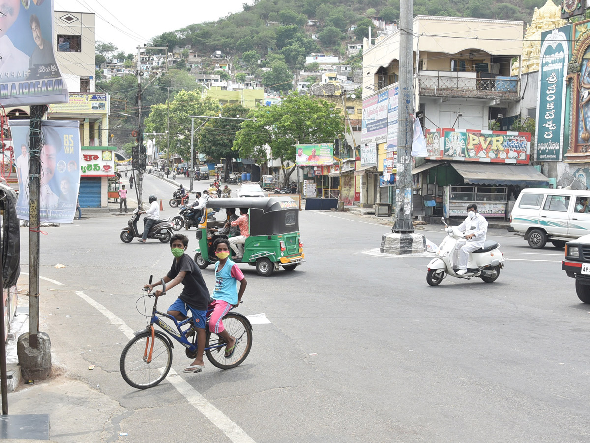 Andhra Pradesh Curfew Photos - Sakshi27