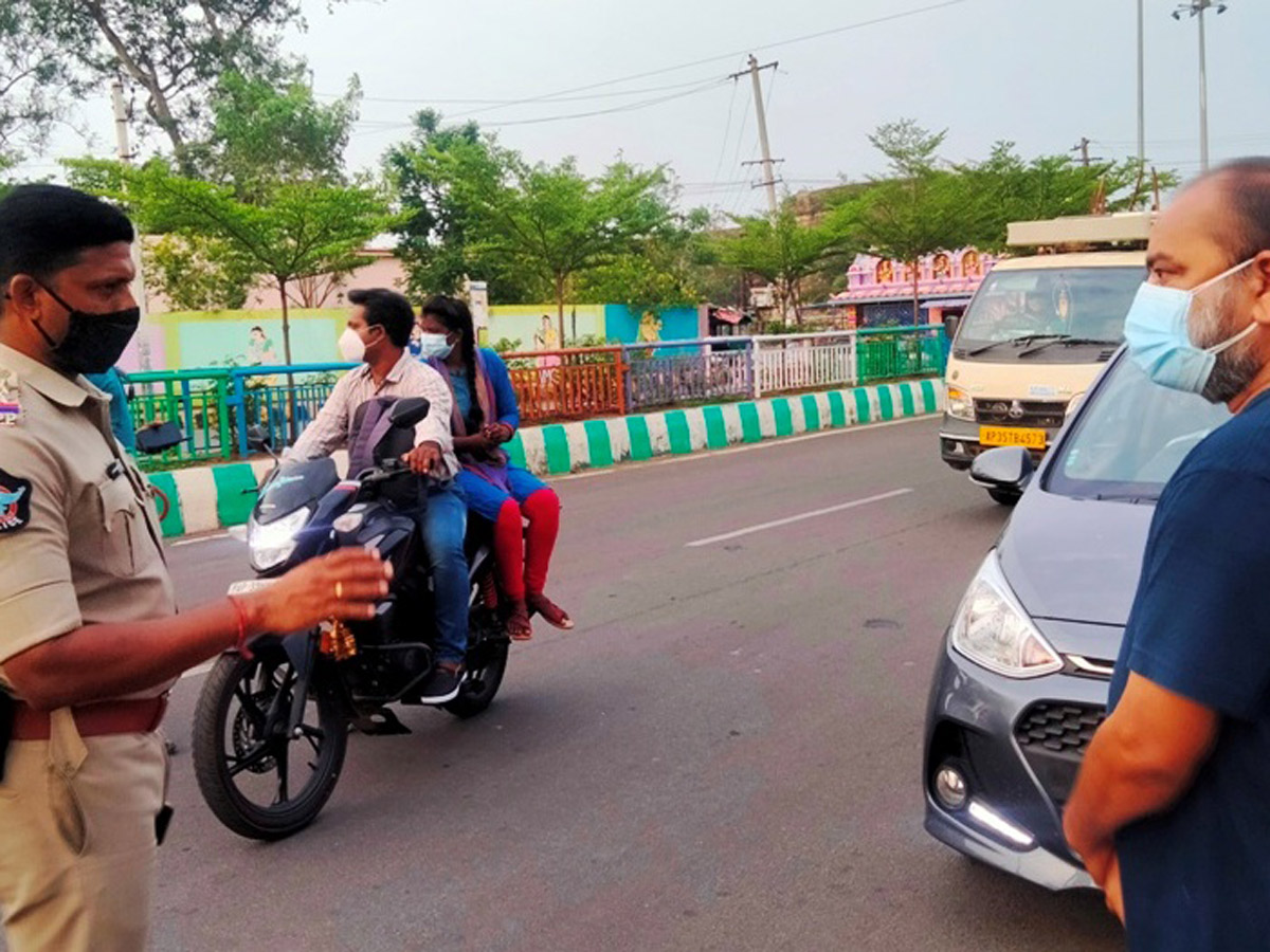 Andhra Pradesh Curfew Photos - Sakshi33