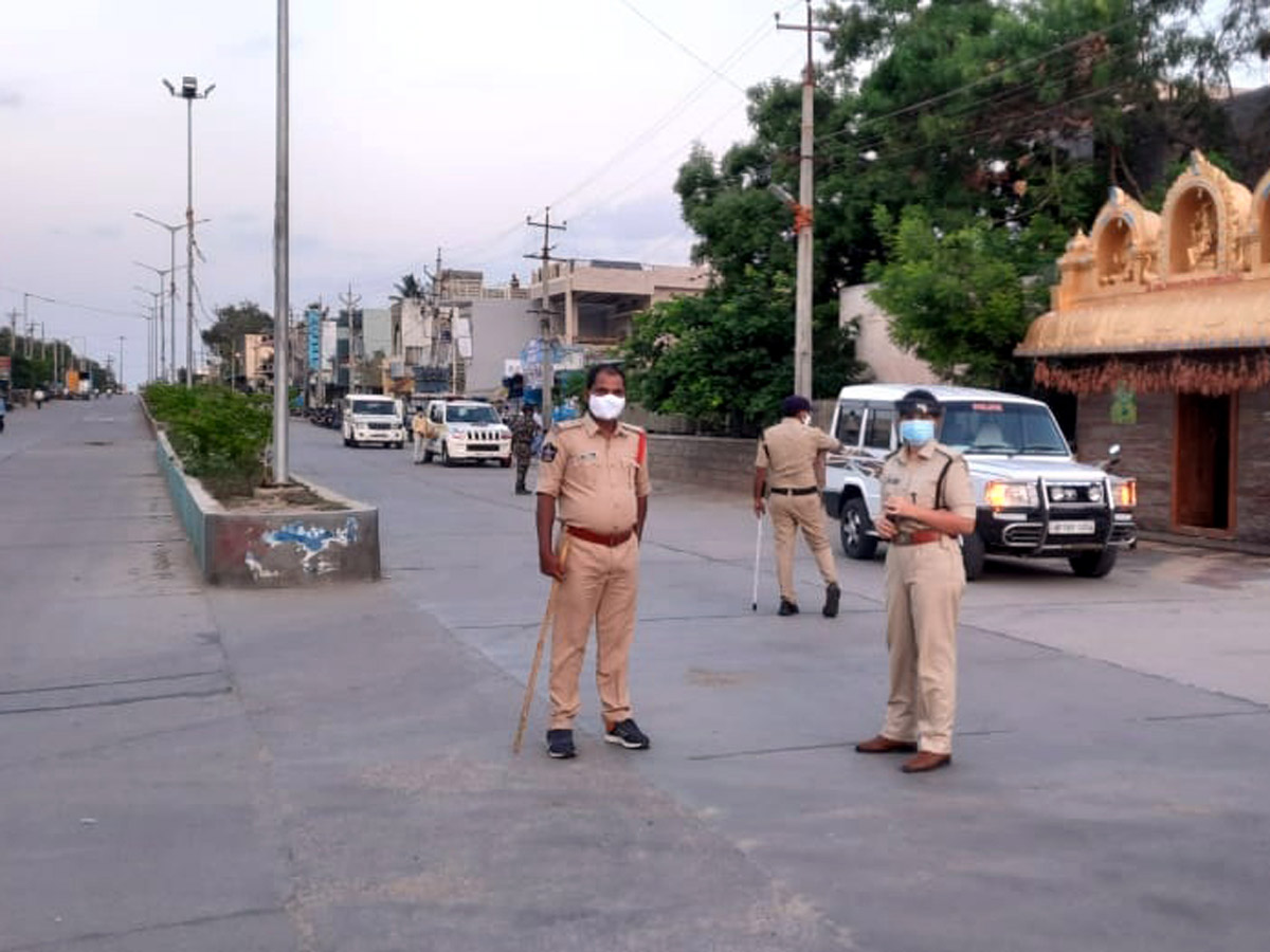 Andhra Pradesh Curfew Photos - Sakshi7