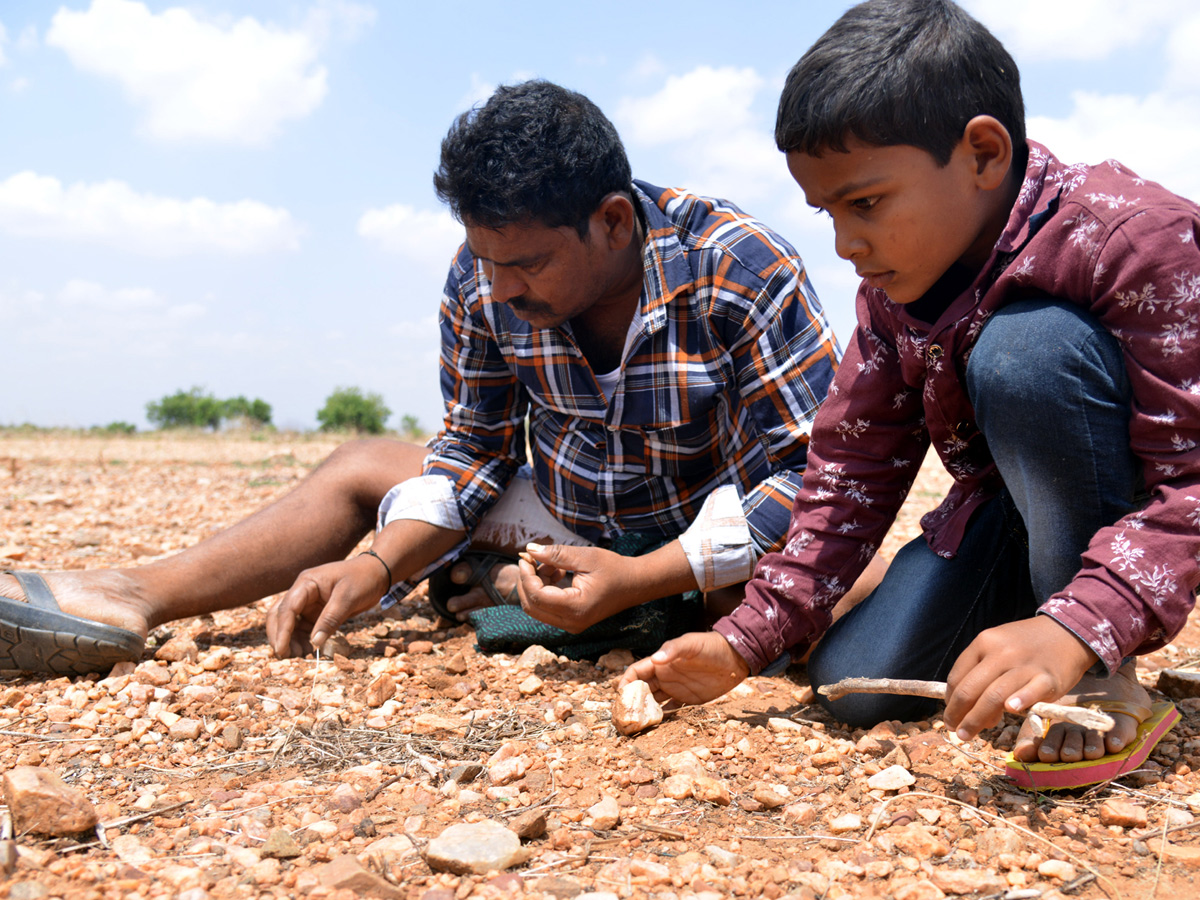 Diamonds Found In Jonnagiri Kurnool District - Sakshi10
