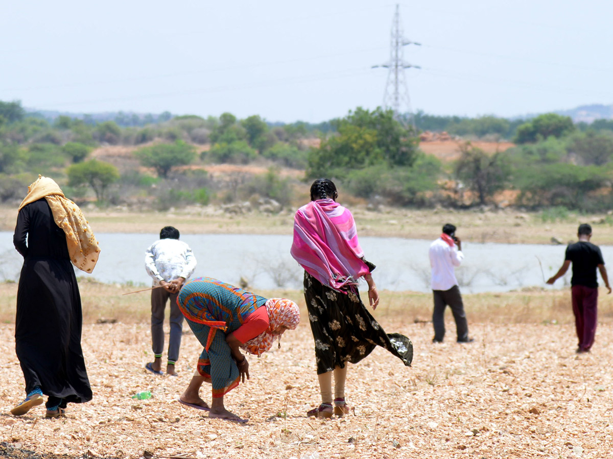 Diamonds Found In Jonnagiri Kurnool District - Sakshi13