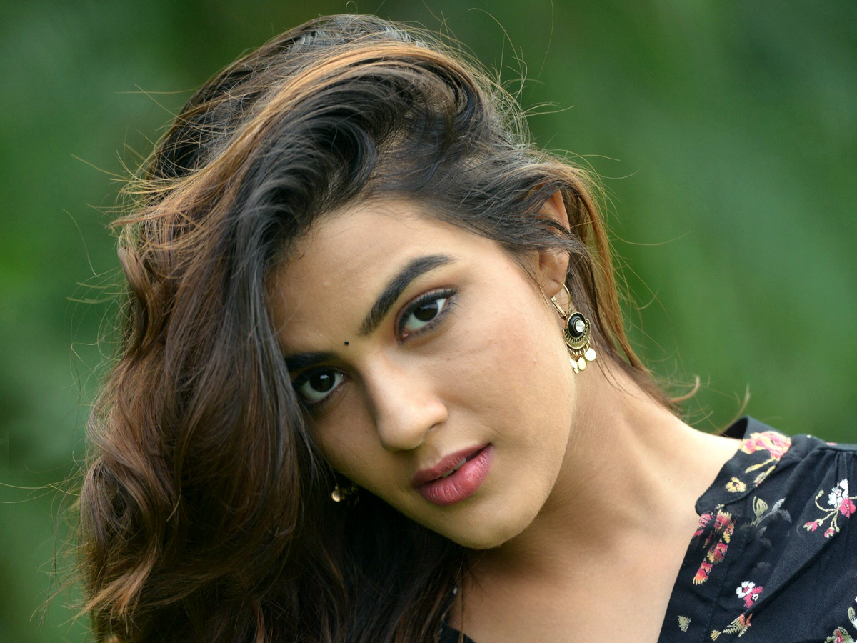 Ek Mini Katha Heroine Kavya Thapar Photos - Sakshi25