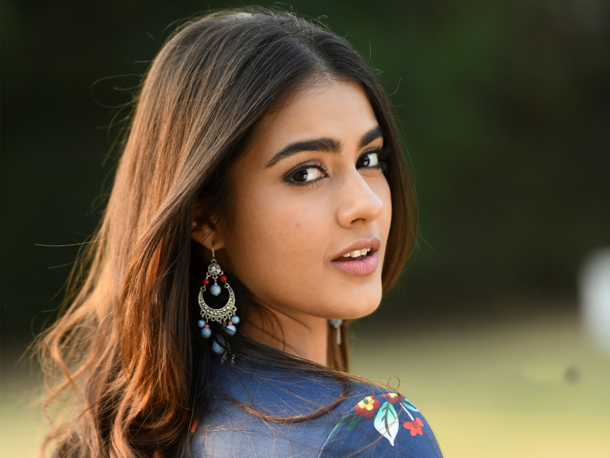 Ek Mini Katha Heroine Kavya Thapar Photos - Sakshi8