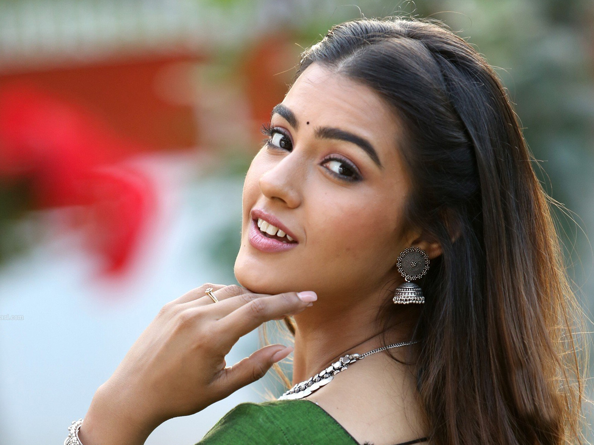 Ek Mini Katha Heroine Kavya Thapar Photos - Sakshi12