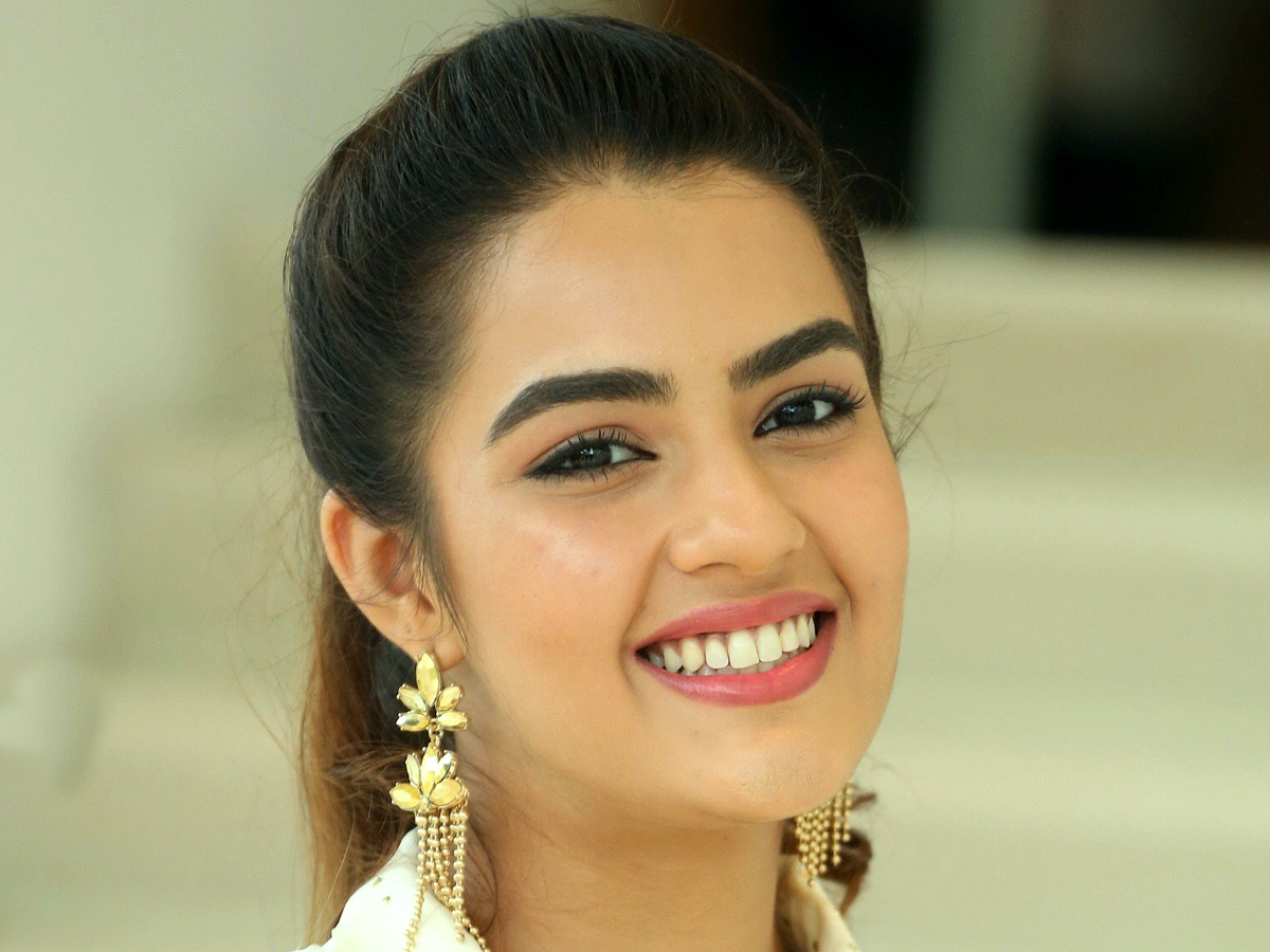 Ek Mini Katha Heroine Kavya Thapar Photos - Sakshi13