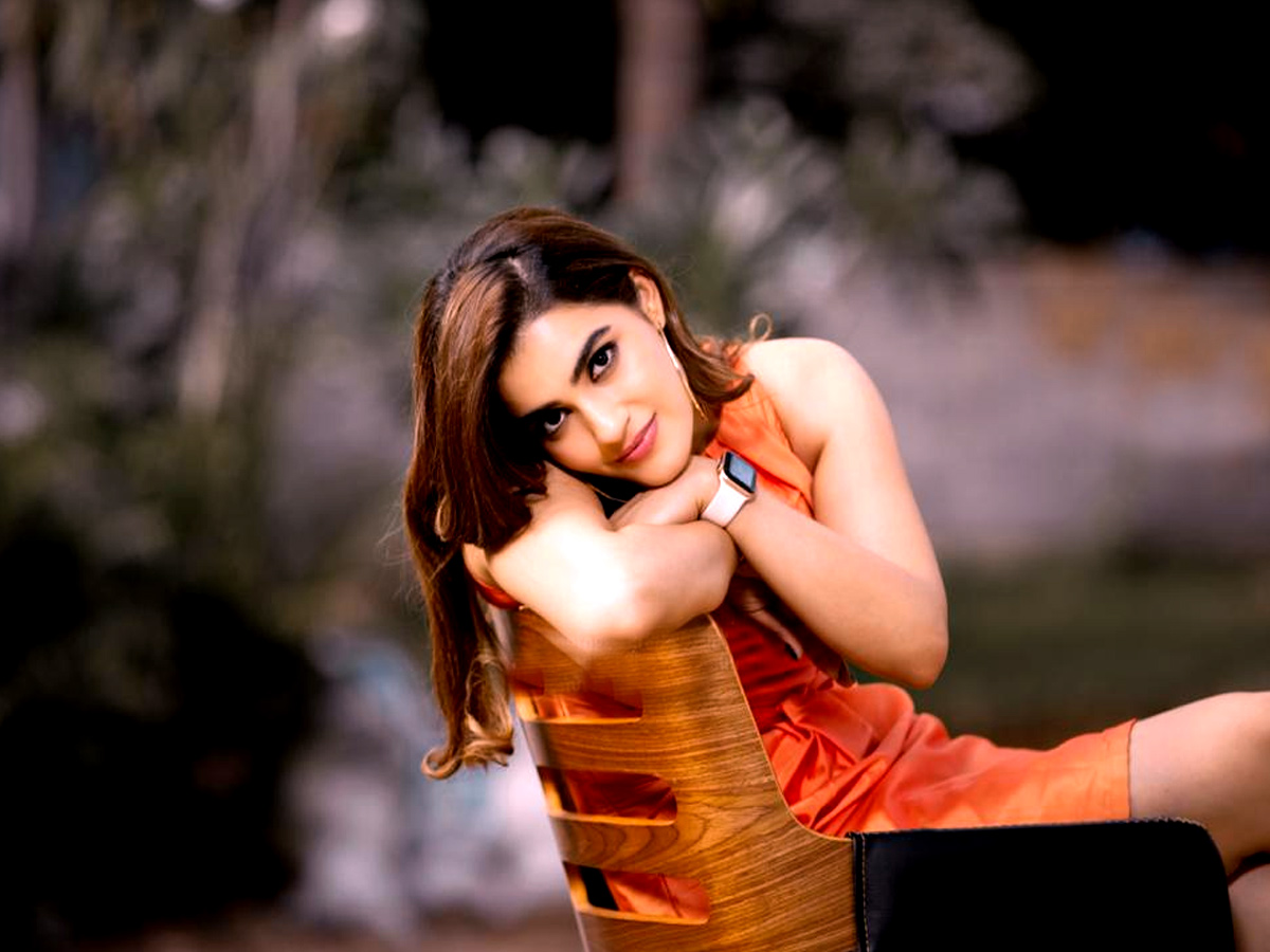 Ek Mini Katha Heroine Kavya Thapar Photos - Sakshi20