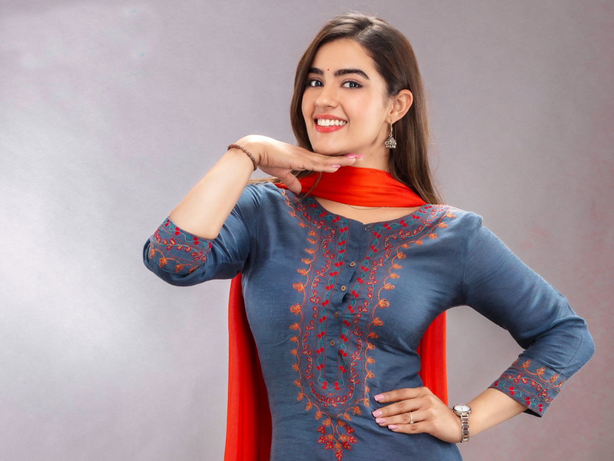 Ek Mini Katha Heroine Kavya Thapar Photos - Sakshi21