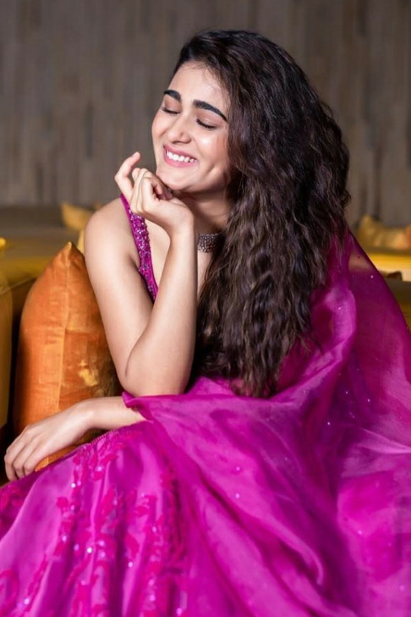 Shalini pandey latest Photo Gallery - Sakshi2