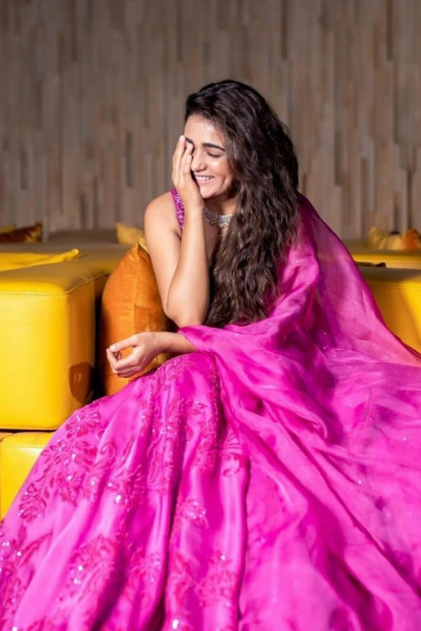 Shalini pandey latest Photo Gallery - Sakshi3