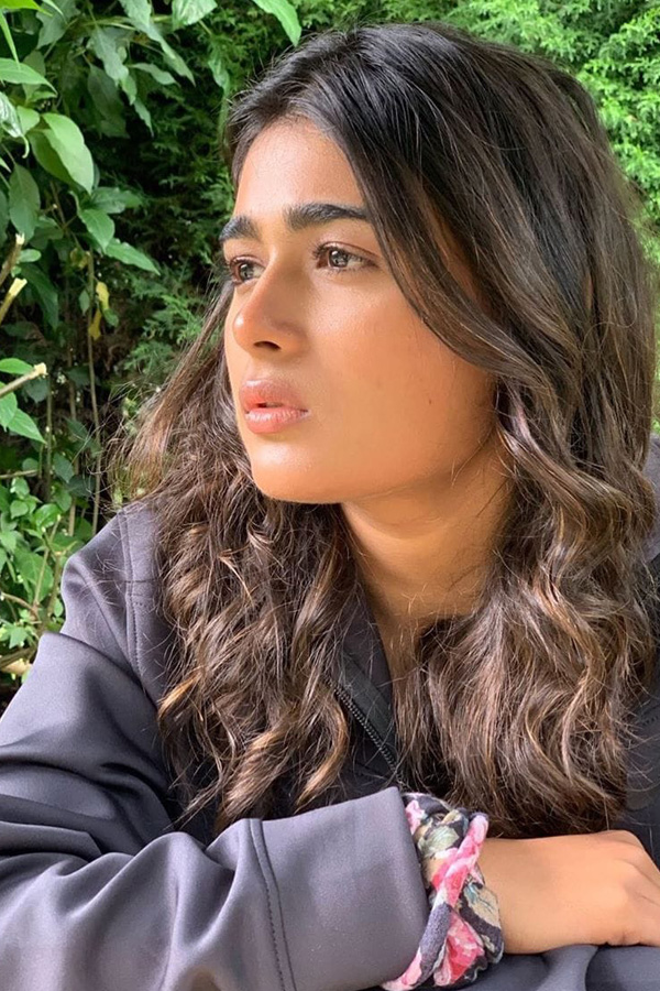 Shalini pandey latest Photo Gallery - Sakshi7