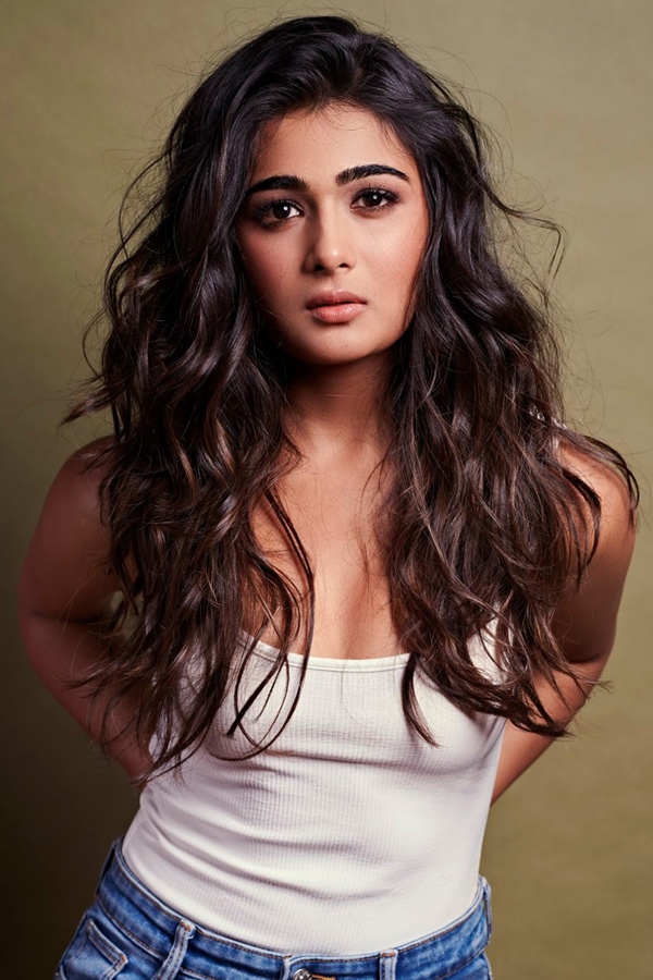 Shalini pandey latest Photo Gallery - Sakshi10