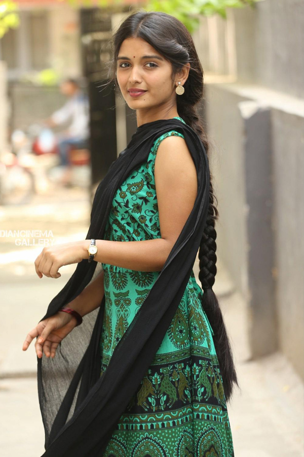 Mounaragam Serial Fame Priyanka Jain Photos - Sakshi16