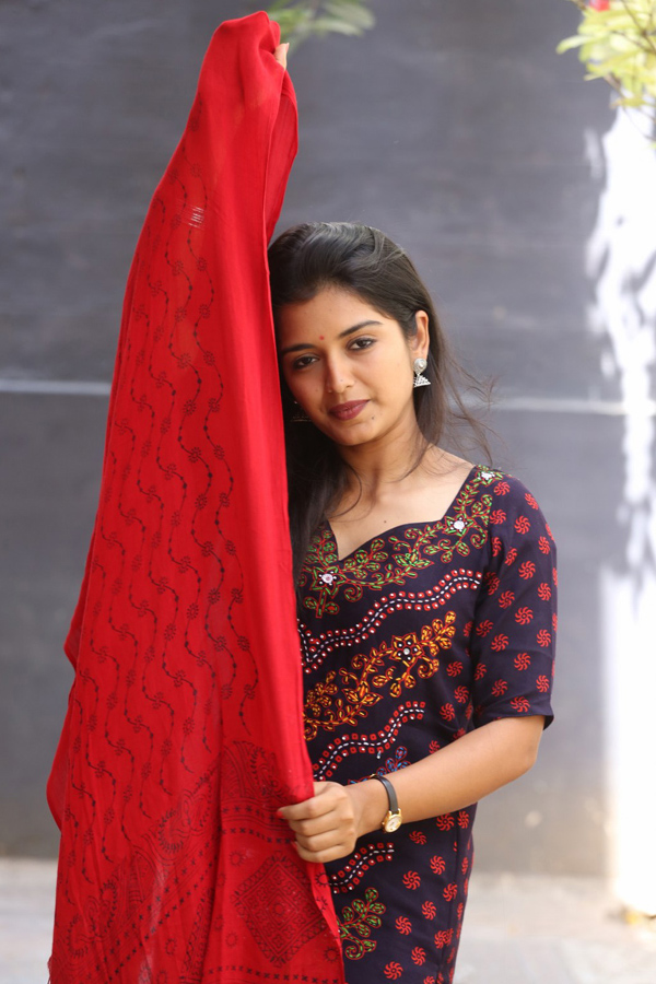 Mounaragam Serial Fame Priyanka Jain Photos - Sakshi5