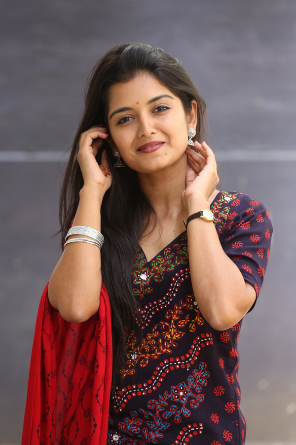 Mounaragam Serial Fame Priyanka Jain Photos - Sakshi7