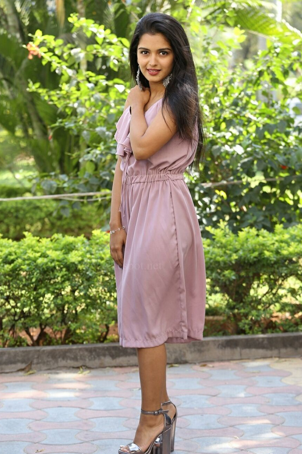 Mounaragam Serial Fame Priyanka Jain Photos - Sakshi10