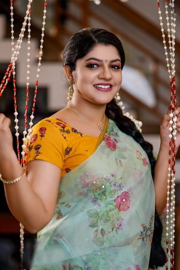 Aakaasam Nee Haddhu Ra Movie Fame Aparna Balamurali Photos - Sakshi2
