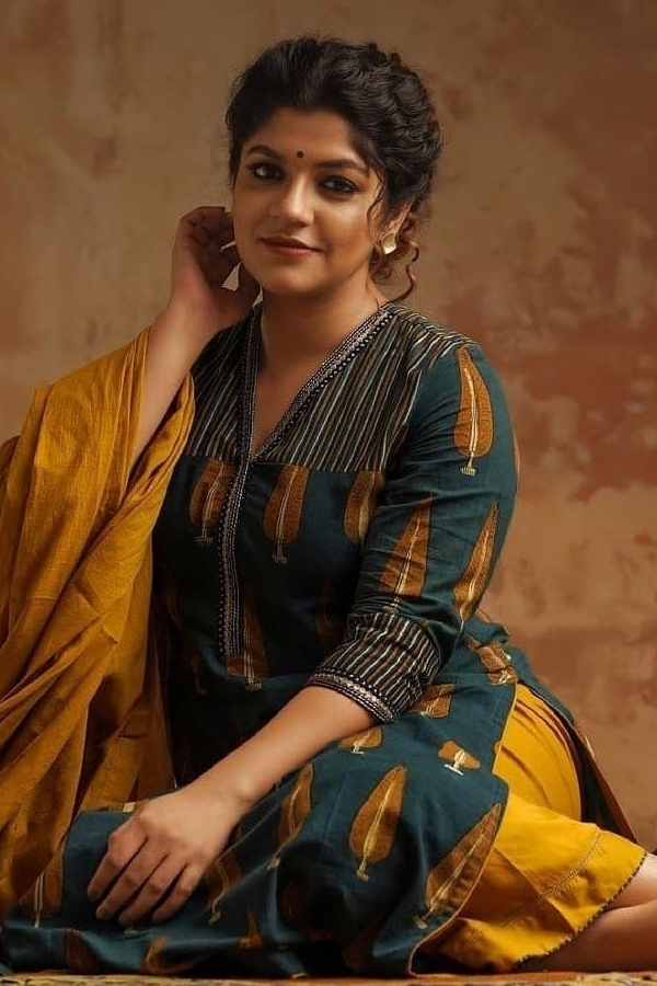 Aakaasam Nee Haddhu Ra Movie Fame Aparna Balamurali Photos - Sakshi4