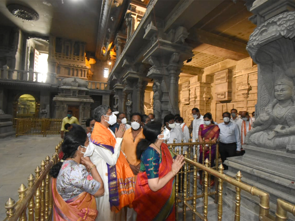 Justice NV Ramana visit Yadadri - Sakshi12
