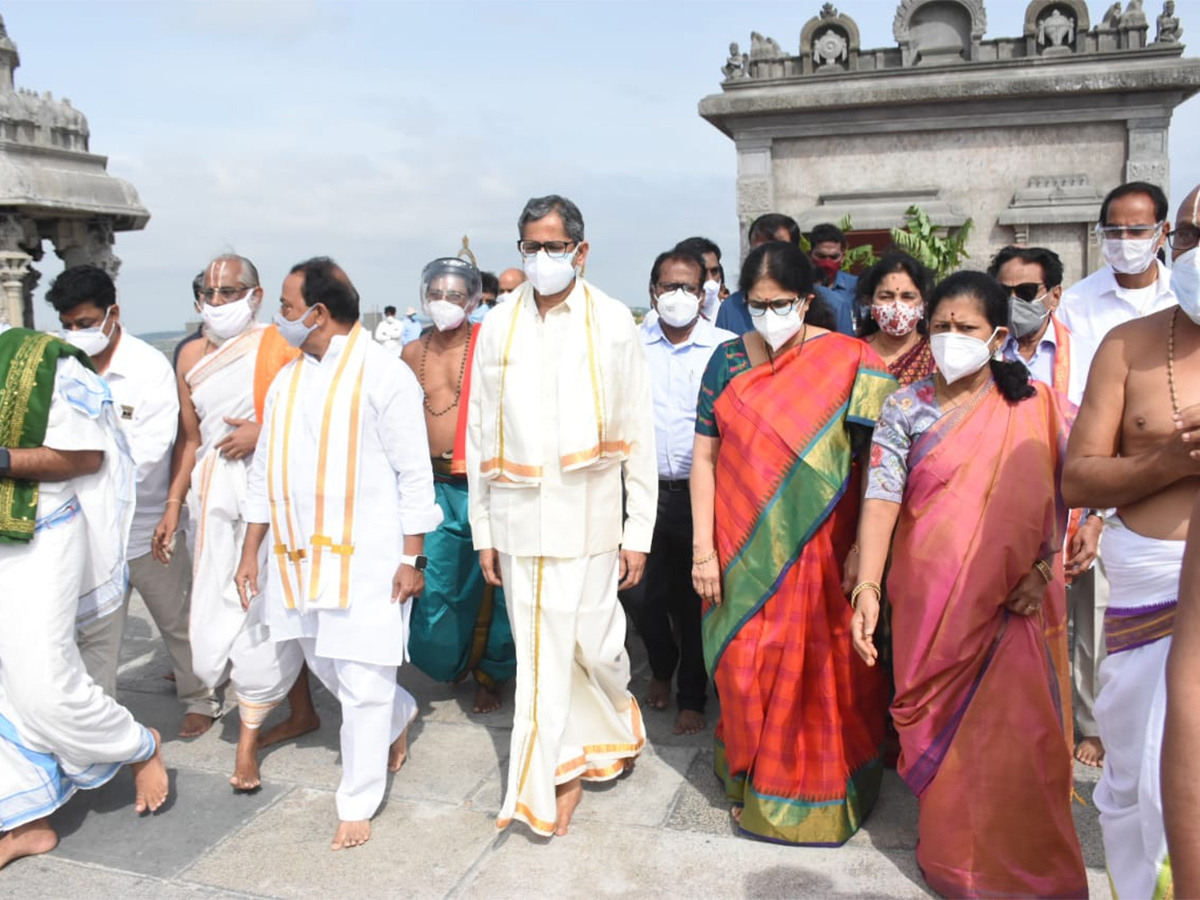 Justice NV Ramana visit Yadadri - Sakshi15