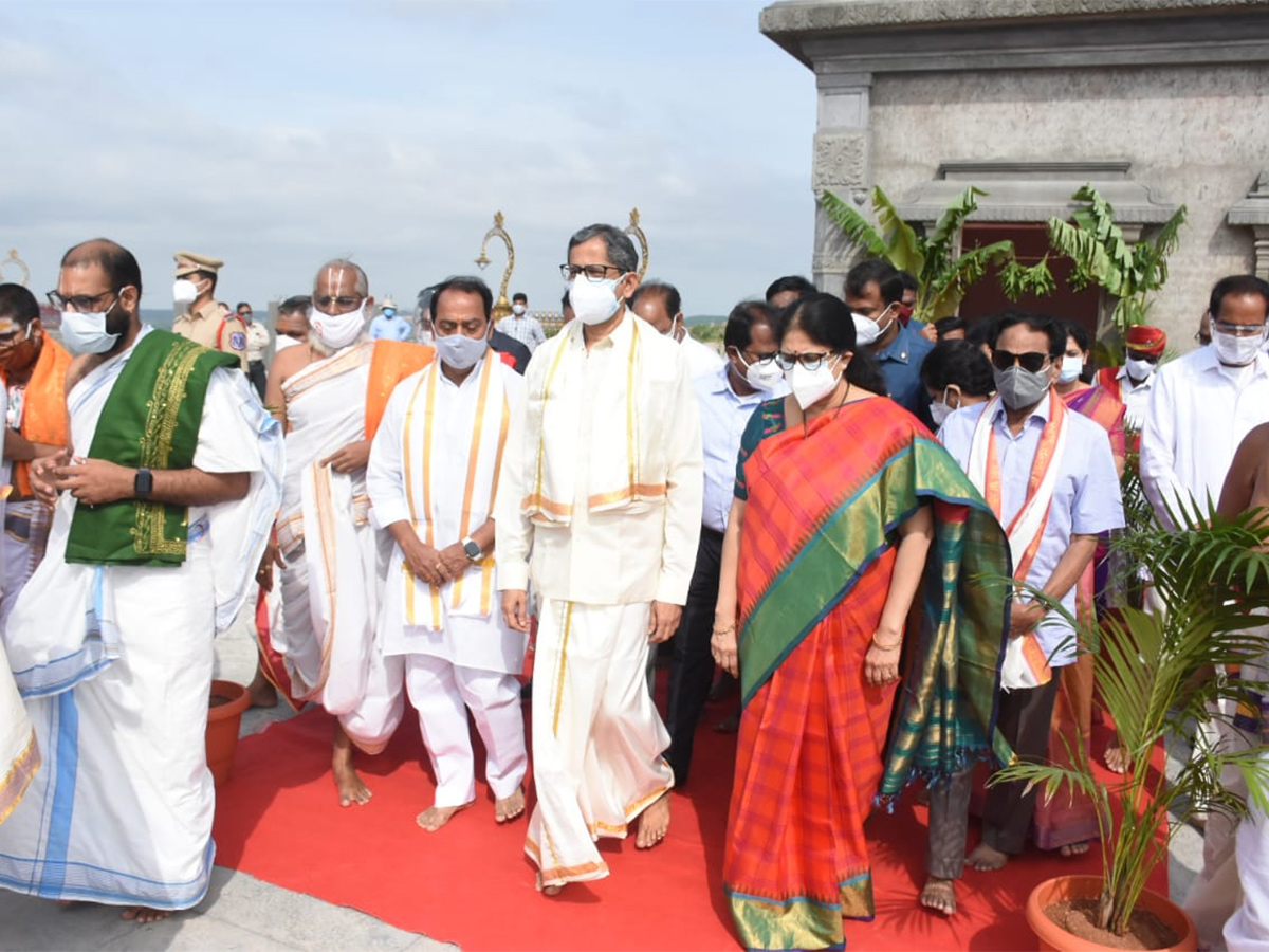 Justice NV Ramana visit Yadadri - Sakshi17