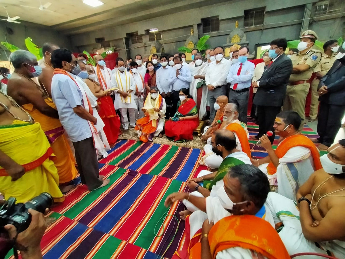Justice NV Ramana visit Yadadri - Sakshi8