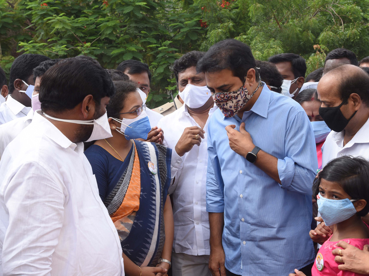 Minister KTR Inaugurated Colonel Santosh Babu Statue Photo Gallery - Sakshi12