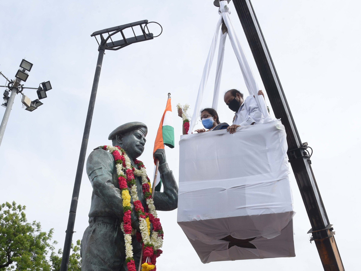 Minister KTR Inaugurated Colonel Santosh Babu Statue Photo Gallery - Sakshi4