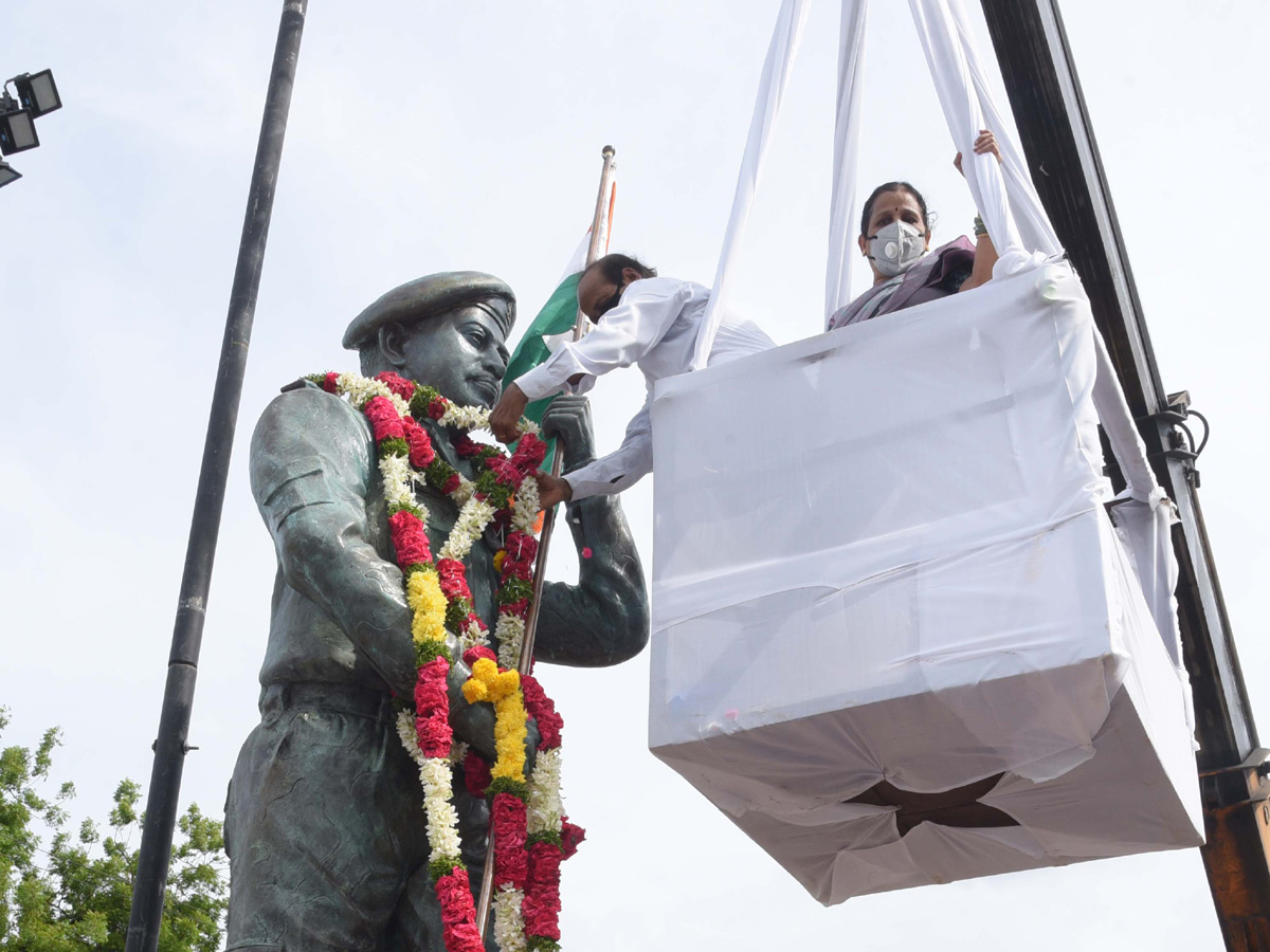Minister KTR Inaugurated Colonel Santosh Babu Statue Photo Gallery - Sakshi5
